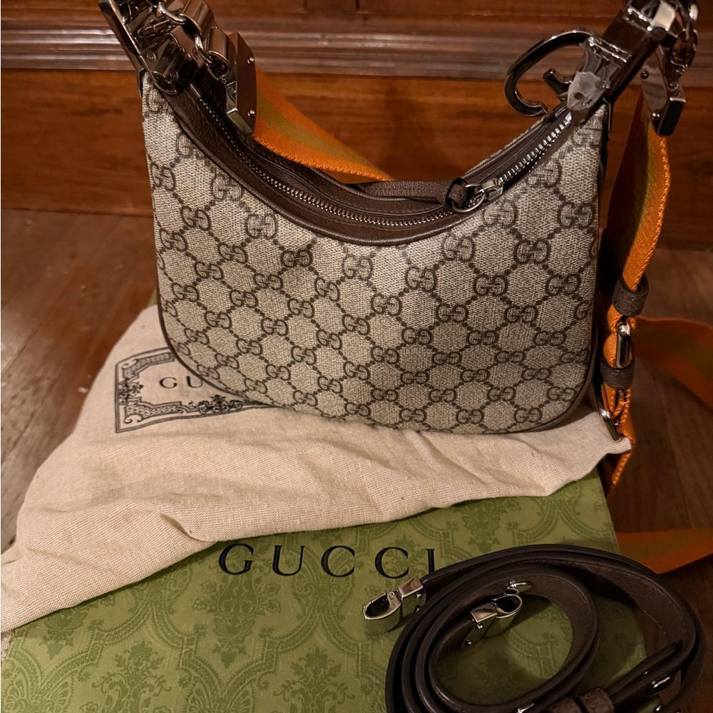 Gucci Attache Small Shoulder Bag In Beige And Ebony Supreme Canvas
Authentic - Picture 2 of 15